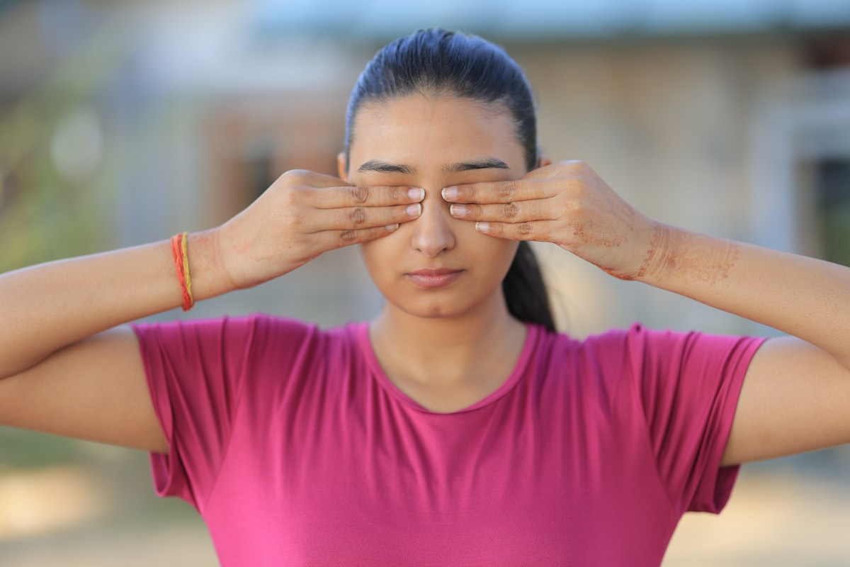 Evening eye relaxation exercises